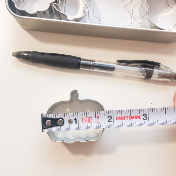 Pampered Chef Creative Mini Cookie Cutters Set - Picture 4 of 5